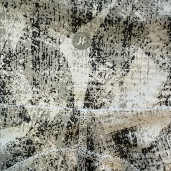 🛍️ Joe Fresh Abstract Patterned Pants - Picture 2 of 6